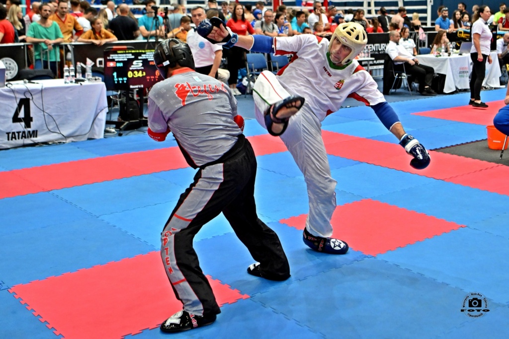 Csapatezüsttel kezdődött a budapesti kick-box világkupa